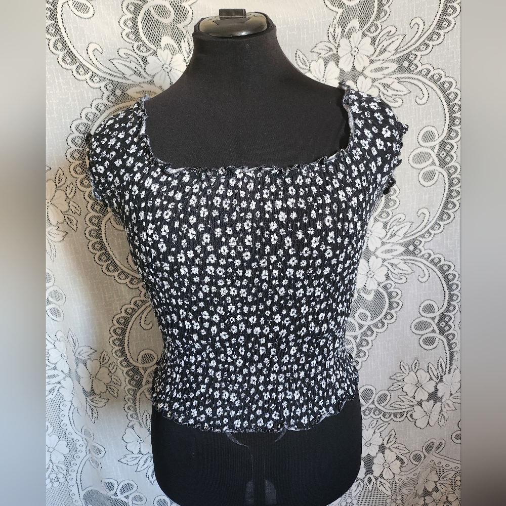 So - Black & White Shirred Frilled Short Sleeve/Off The Shoulder Shirt  - (L)